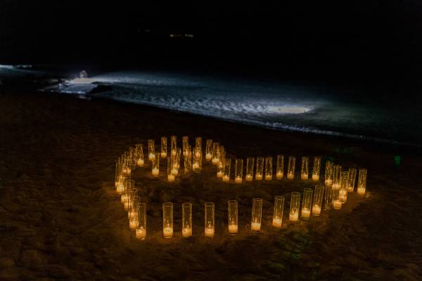 beach wedding decoration with candles