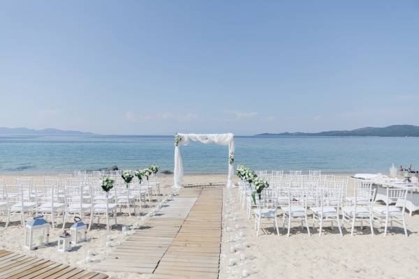 luxury wedding at the beach by Avaton Relais & Châteaux in Halkidiki